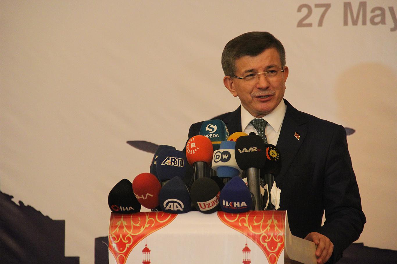 Davutoğlu: Türk'lerin ve Kürd'lerin meseleleri ortaktır